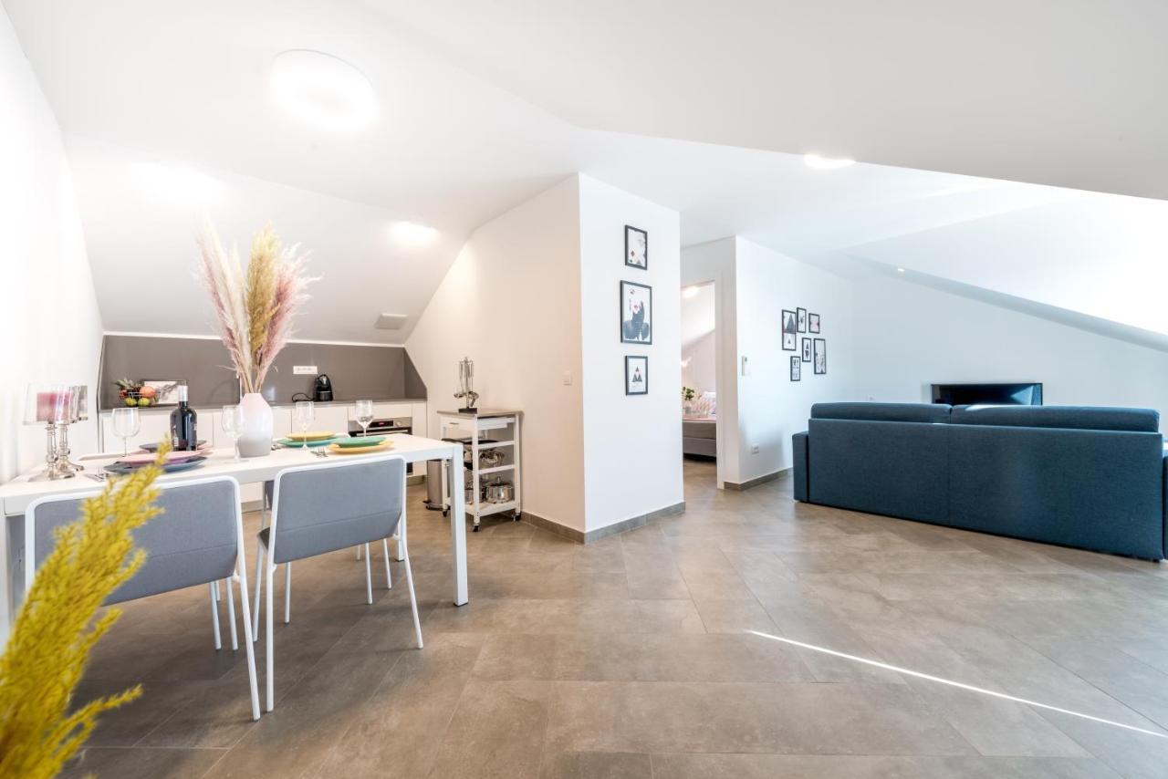 Apartments Villa Poco Loco Млини Екстериор снимка