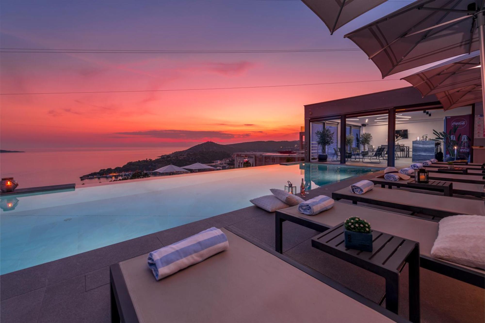 Apartments Villa Poco Loco Млини Екстериор снимка