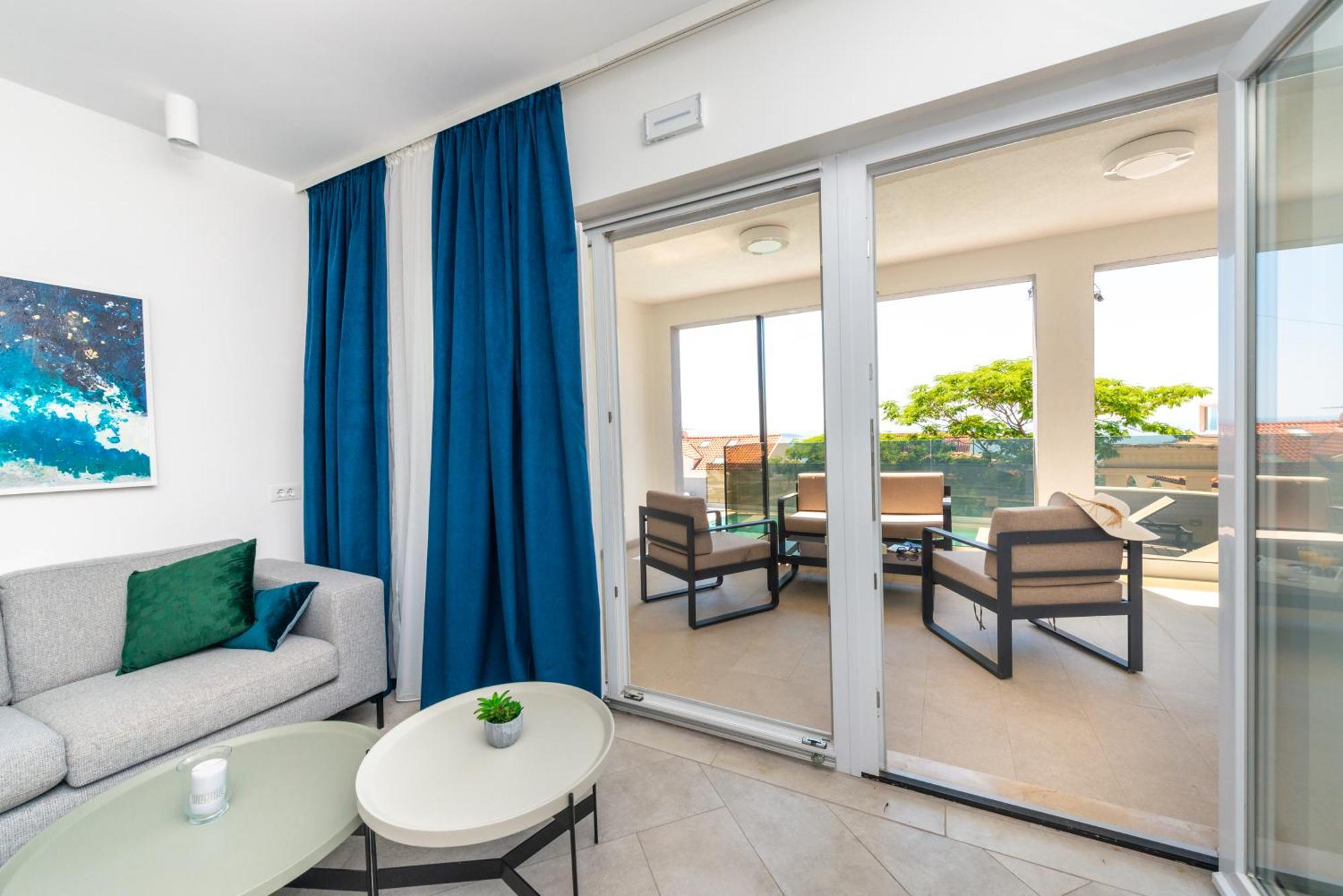 Apartments Villa Poco Loco Млини Стая снимка