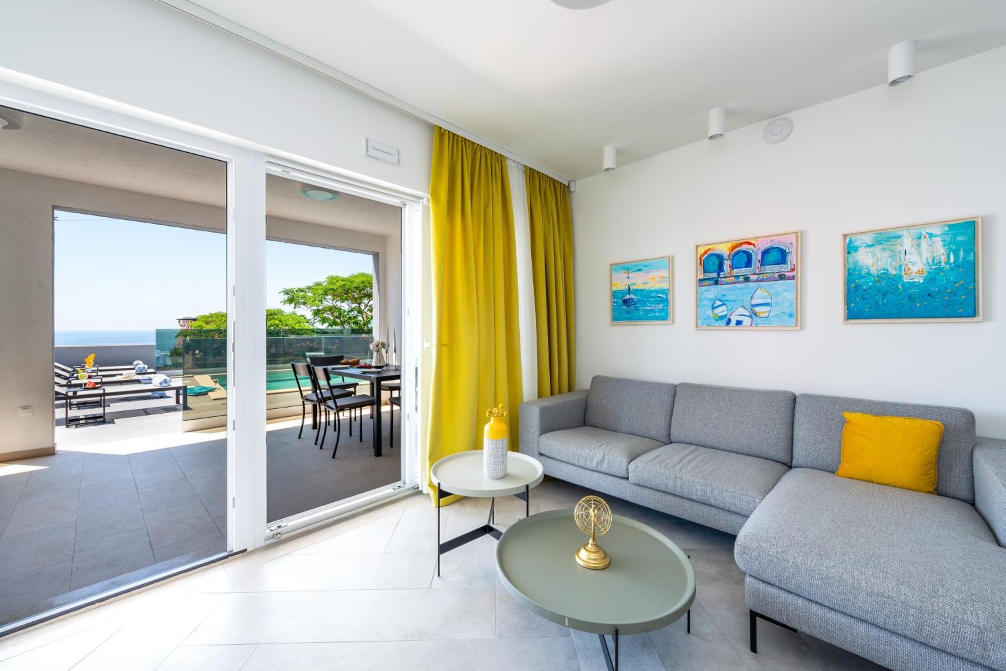 Apartments Villa Poco Loco Млини Стая снимка