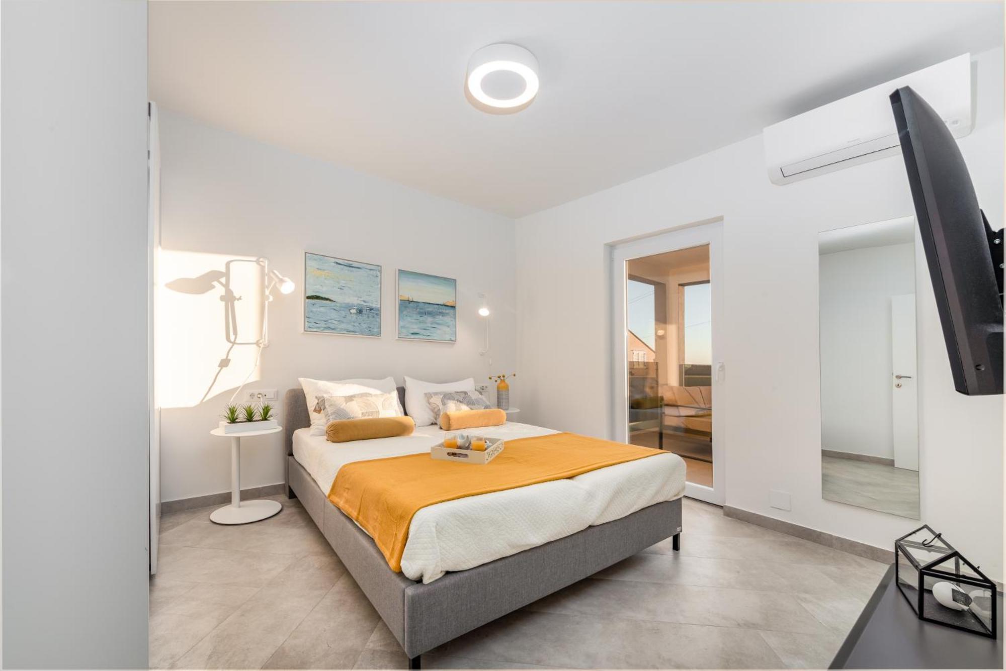 Apartments Villa Poco Loco Млини Стая снимка