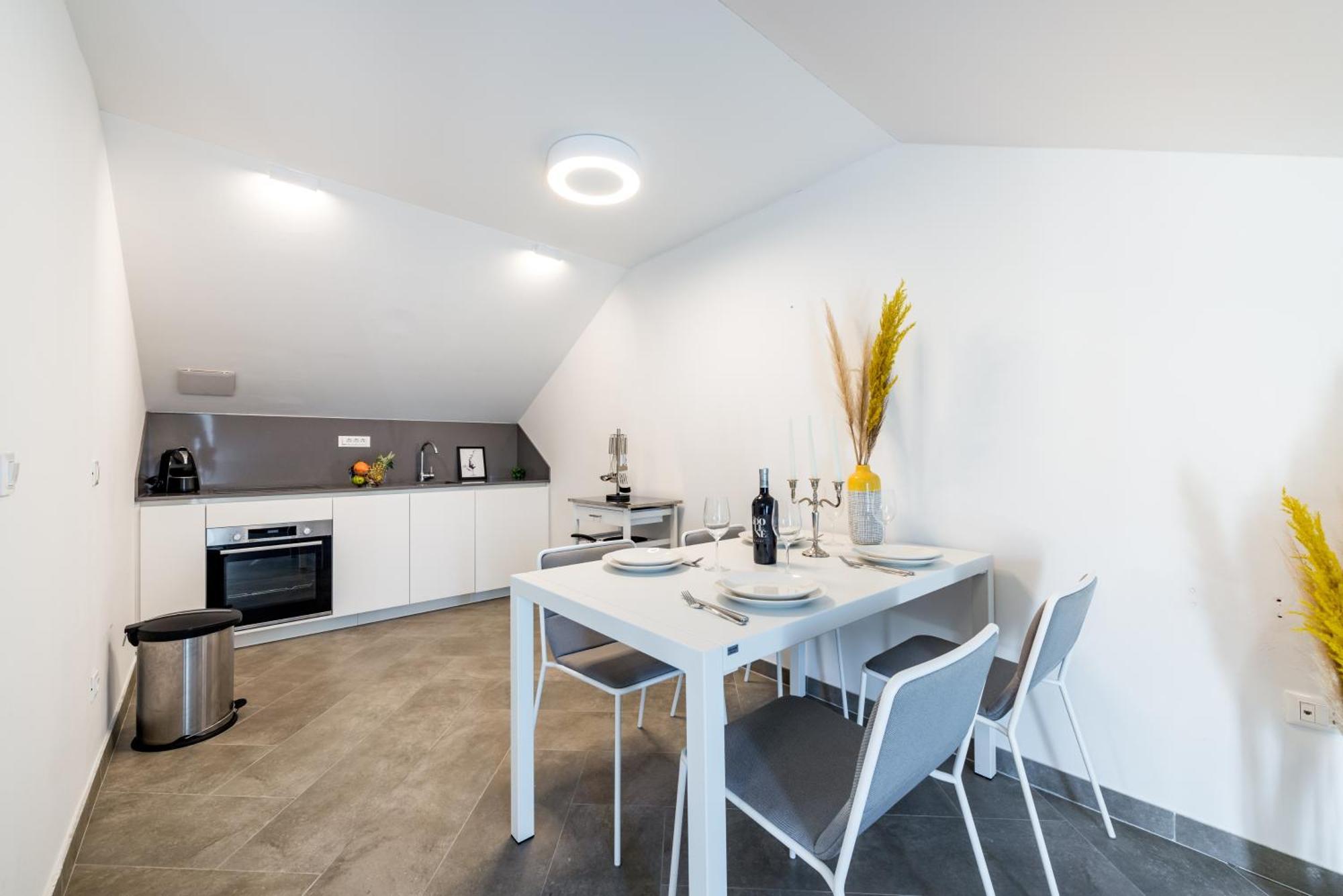 Apartments Villa Poco Loco Млини Стая снимка