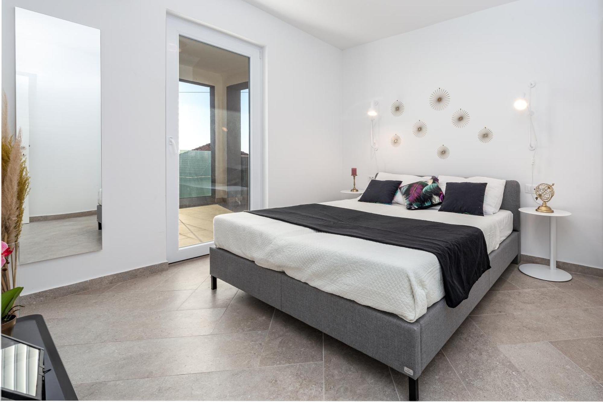 Apartments Villa Poco Loco Млини Стая снимка